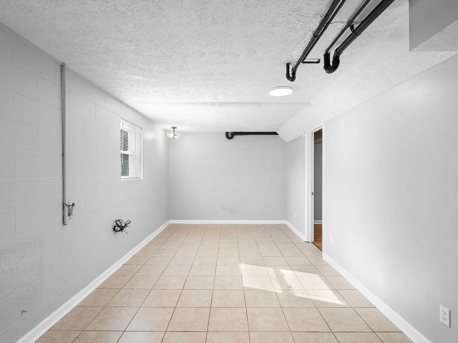 2 bed, 952 sqft, $915 — Photo 4
