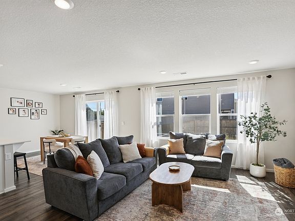5th image of 1006 NW Larsen Drive