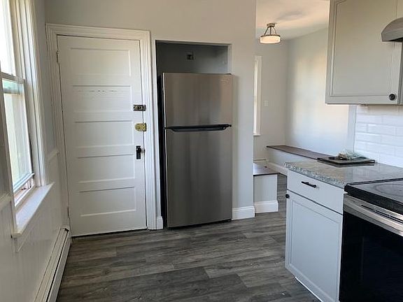 2nd image of 30-32 Grosvenor Ave #3