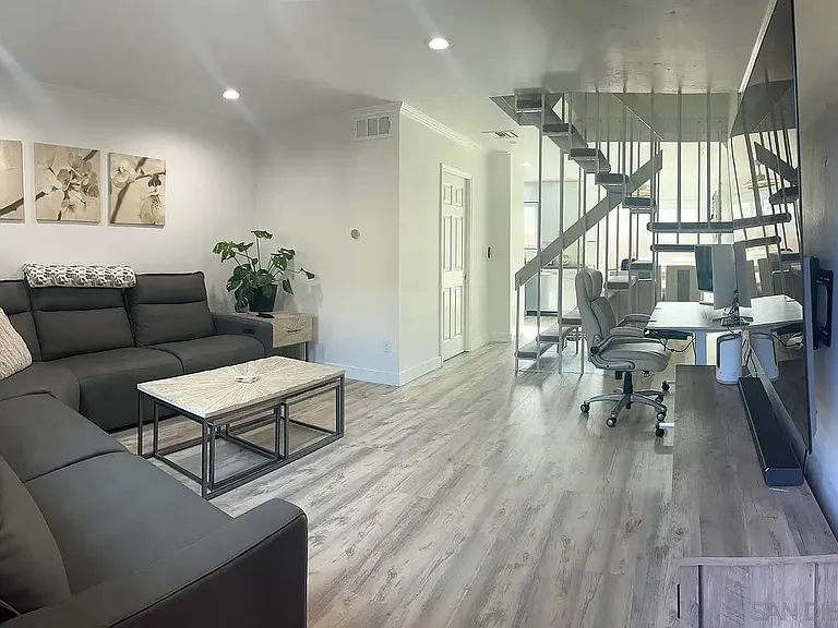 8009 Calle Fanita — Photo 6