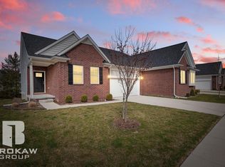 1389 Luxington Dr, Lapeer, MI 48446