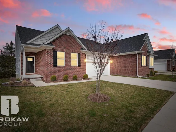 1389 Luxington Dr, Lapeer, MI 48446