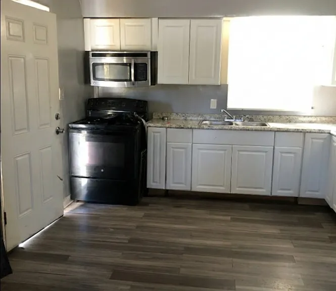 3054 McHenry Ave — Photo 2