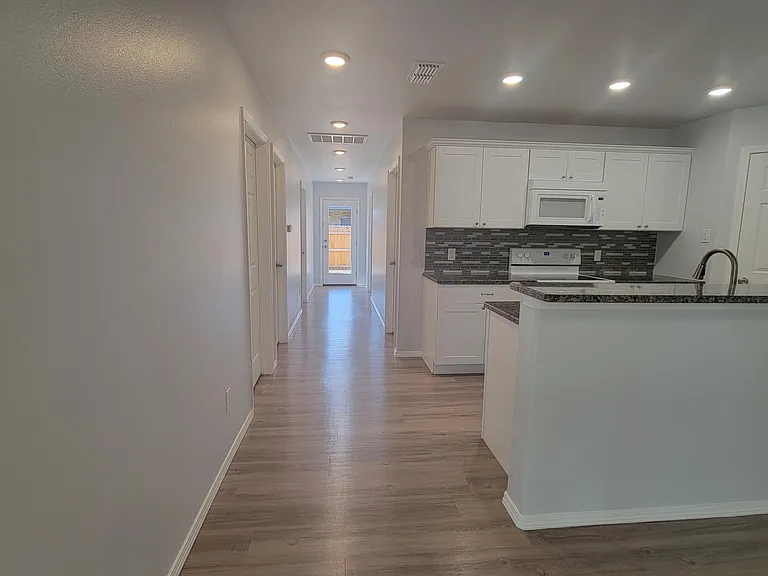 5507 Jarvis St #A — Photo 8