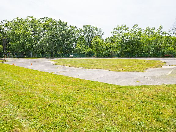 5th image of 8 Richmond Sq #26