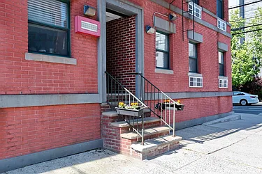 461 4th Street, #1W