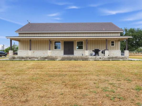 105 OAK VIEW DR, La Vernia, TX 78121