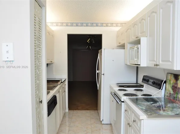 13000 SW 15th Ct APT 411U, Pembroke Pines, FL 33027