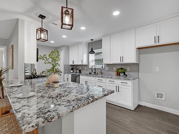 5th image of 2101 Newcastle Cir