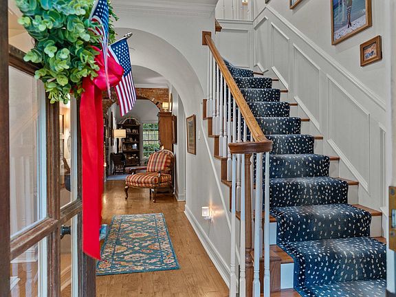 4th image of 529 Cambridge Cir