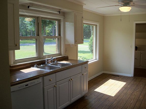4th image of 504 S Newcombe Ave