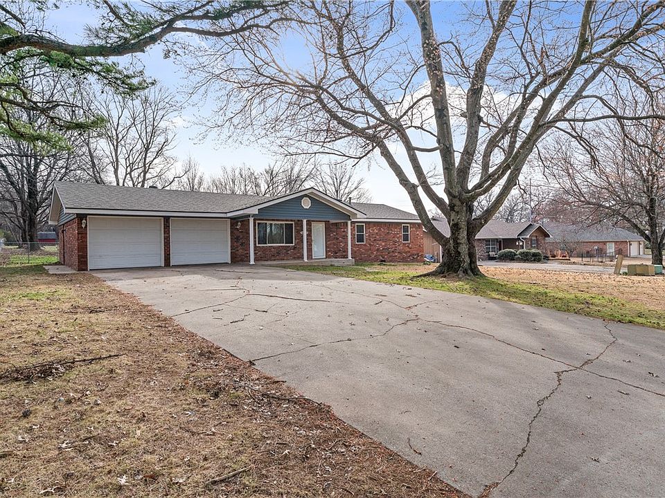 1st image of 14750 Oakcrest Dr