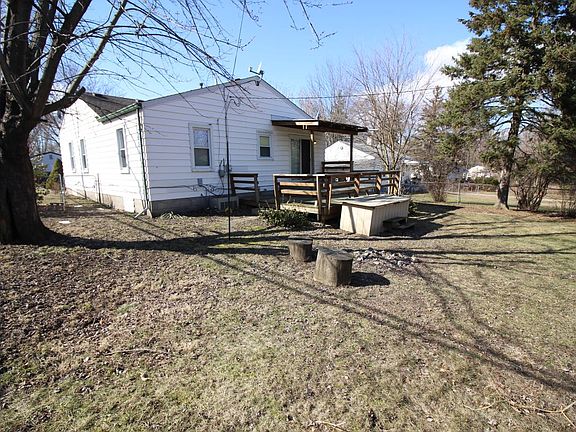 5th image of 165 Rosewood Ave