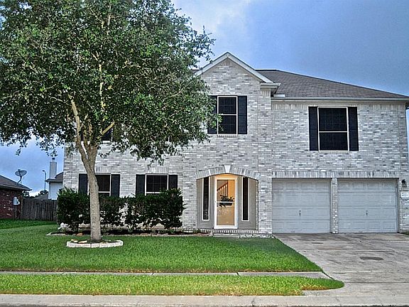 3108 sqft 5 /2 1/2 /2 Has both formals, game room and a large backyard. This home wont last long!