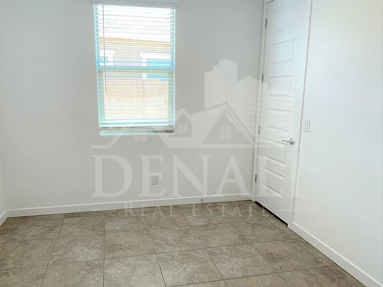 4622 N 192nd Ln — Photo 15