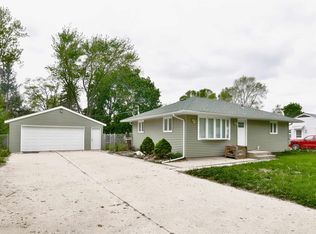 9611 Gary Dr, Machesney Park, IL 61115