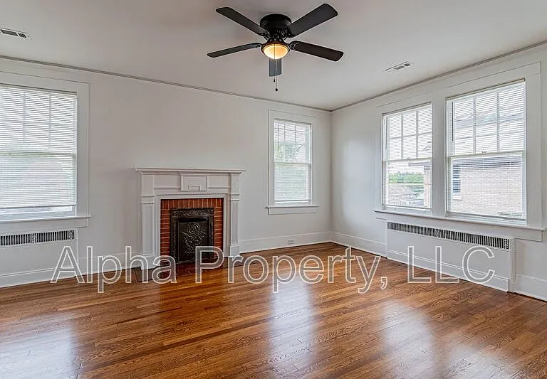 712 Augusta St — Photo 19