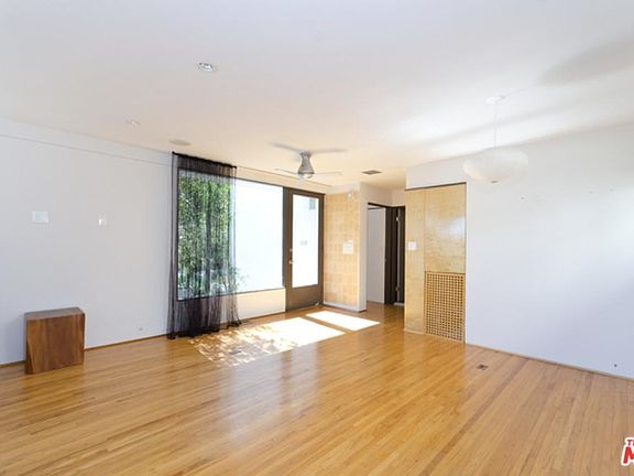 4th image of 11007 Strathmore Dr