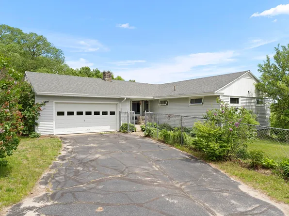 39 Case Road, Winthrop, ME 04364
