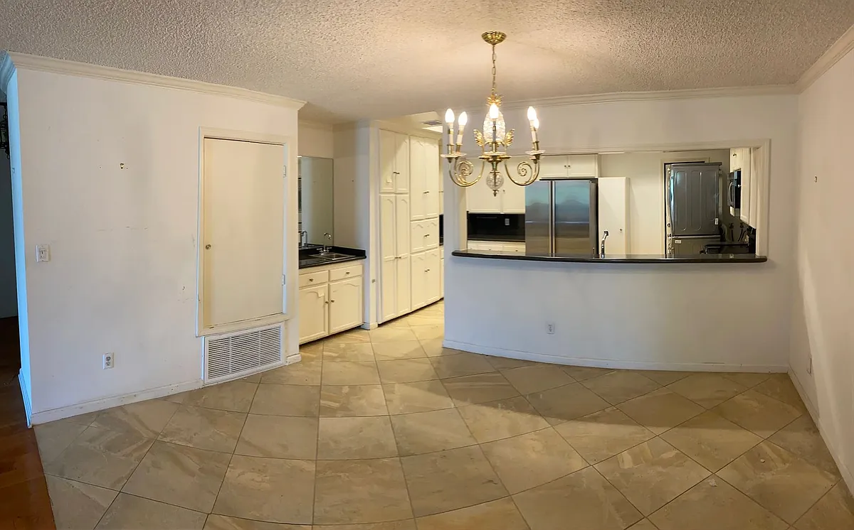 Building Photo - 450 S Maple Dr #201