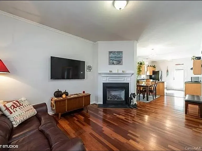 116 E Morehouse Ave — Photo 5