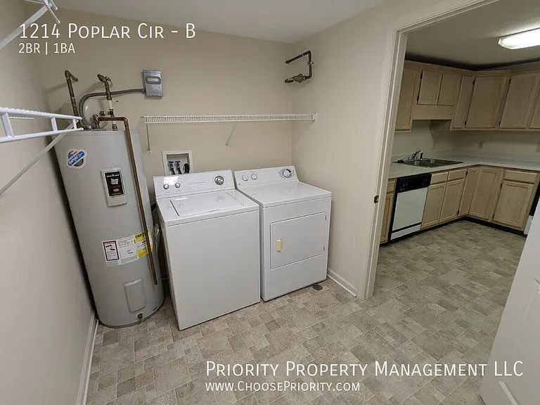 1214 Poplar Cir #B — Photo 5