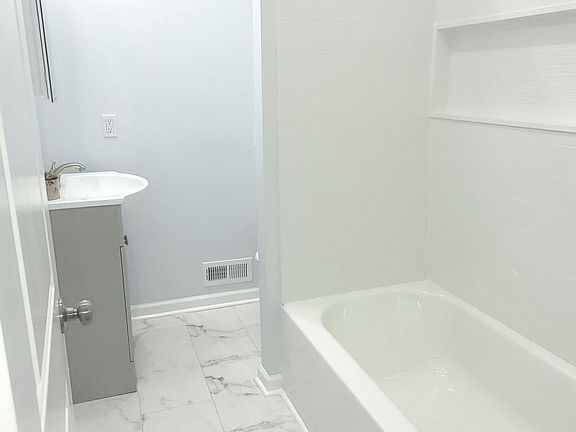 3rd image of 1329 Narragansett St