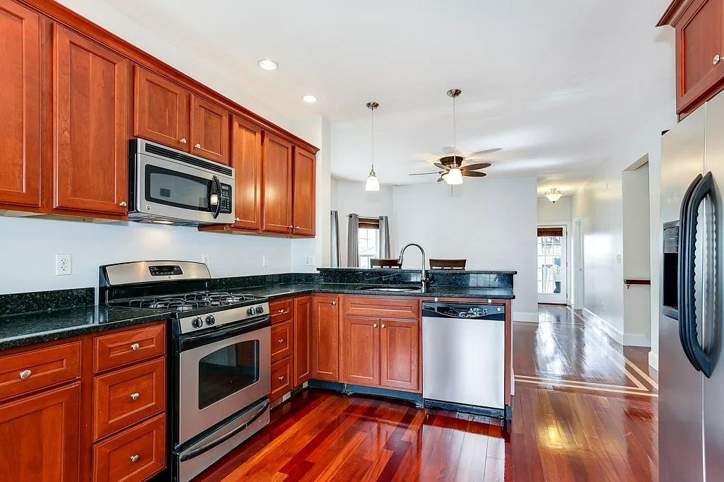 2 bed, 1288 sqft, $3,300 — Photo 3