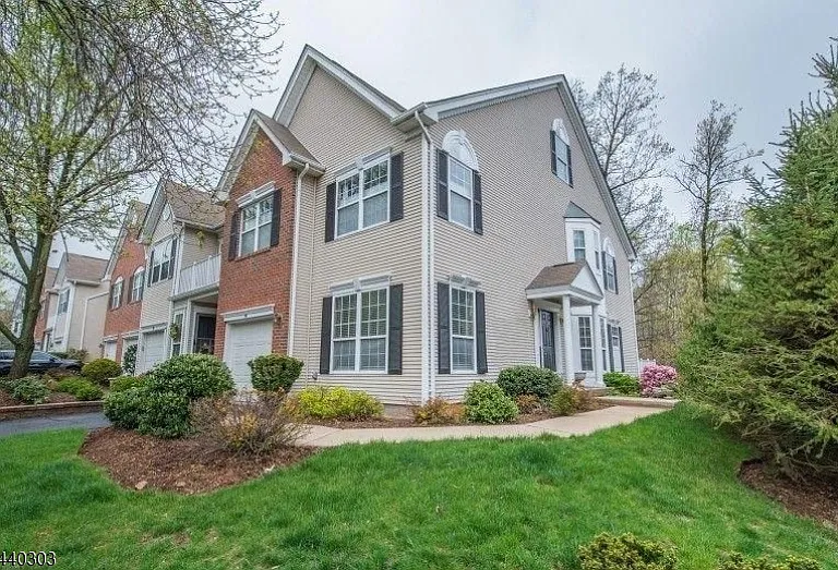 84 Constitution Way — Photo 1