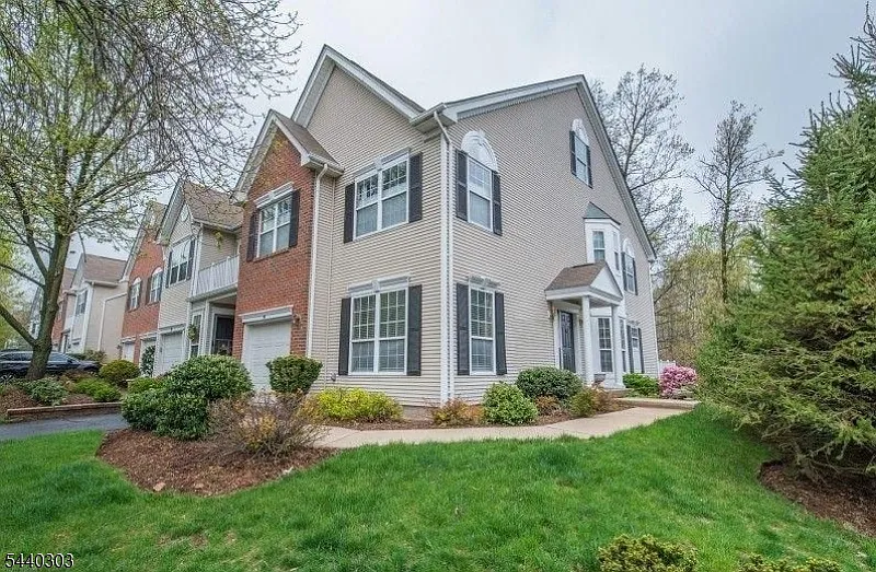 84 Constitution Way