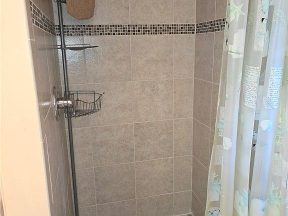 5th image of 7908 Tree Hill Rd