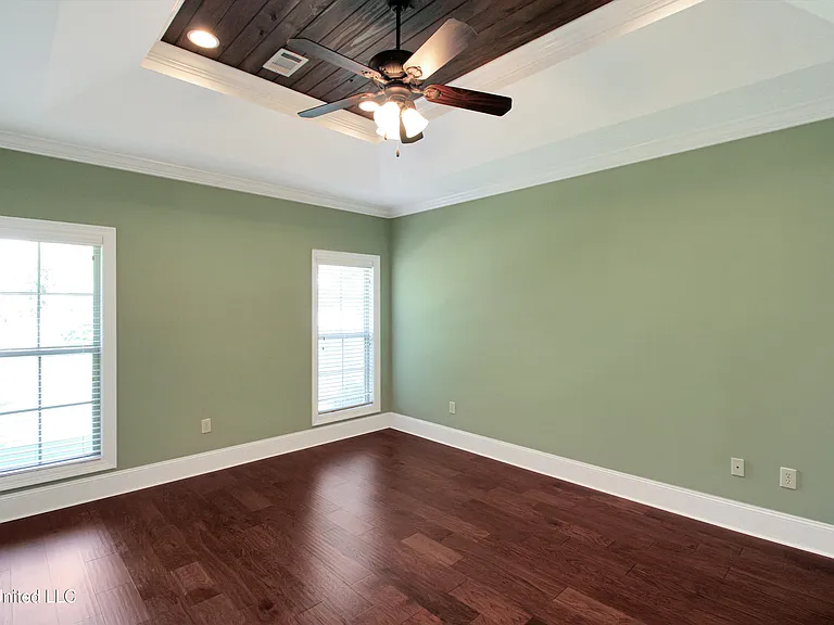 114 Huber St — Photo 12