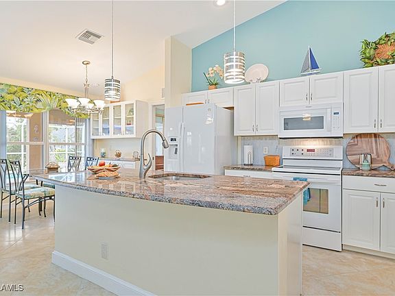 5th image of 1427 SW 38th Ter