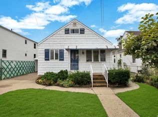 75 E Kissimee Rd, Lindenhurst, NY 11757
