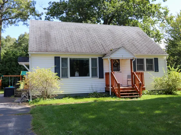 7 Fatima St, Morrisonville, NY 12962
