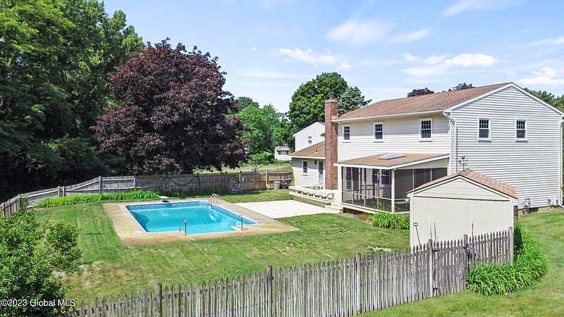 2nd image of 35 Lawmar Lane