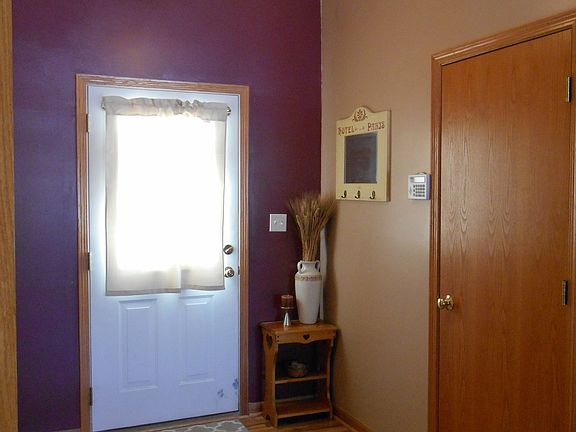 5th image of 476 Sandburg Dr