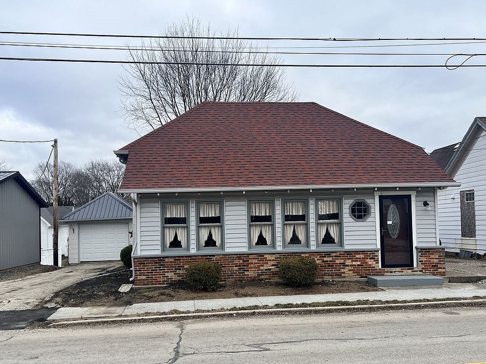 1st image of 206 N 1st St