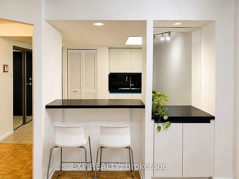 15 Maitland Pl #705 — Photo 10