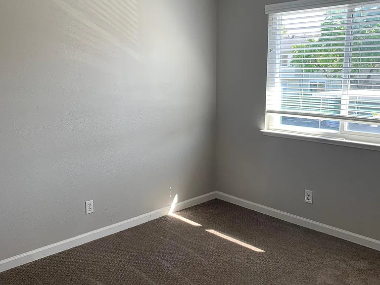 1443 Spring Valley Cmn — Photo 29
