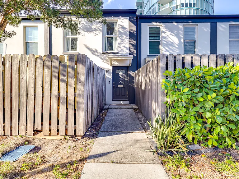 2927 W Santiago St — Photo 8