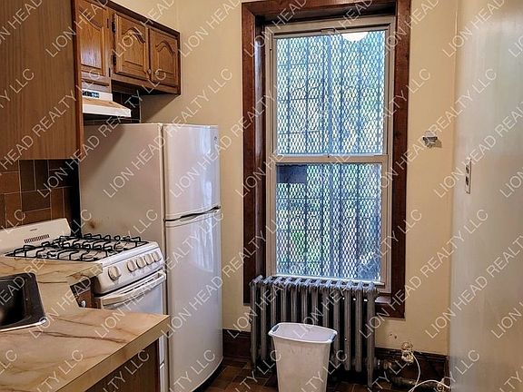 3rd image of 334 12th St #2