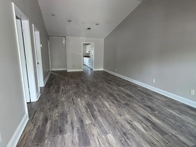 326 Browning Dr — Photo 2