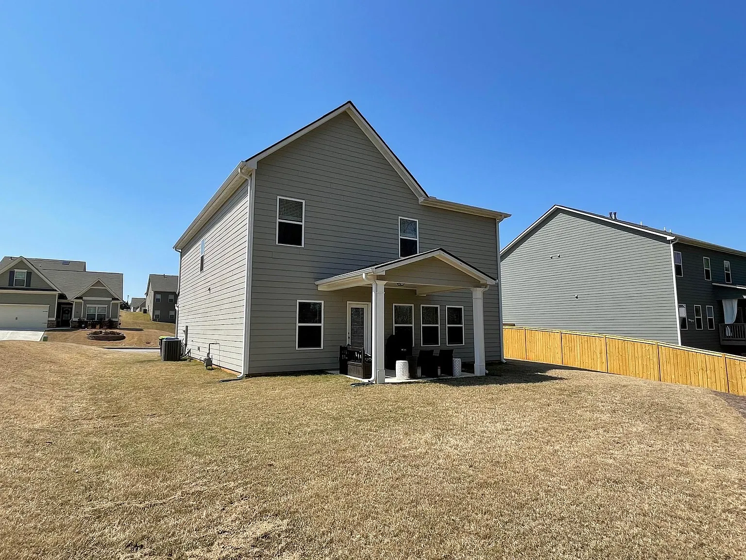 4 bed, 2.5 bath, 2508 sqft, $2,650 — Photo 3