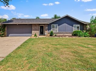 216 W Utica Pl, Broken Arrow, OK 74011