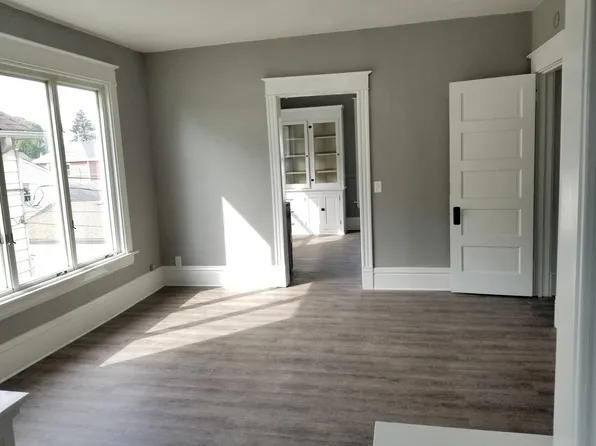 1548 Holmes Ave, Racine, WI 53405