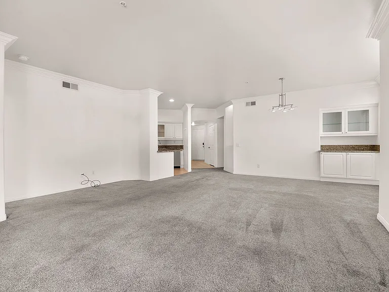 404 N Horne St N #D31 — Photo 4