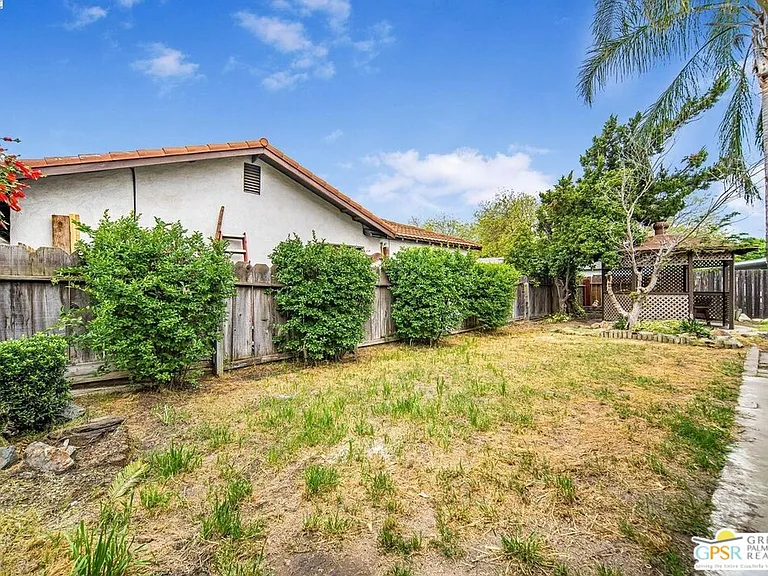 1925 Cota Way — Photo 7