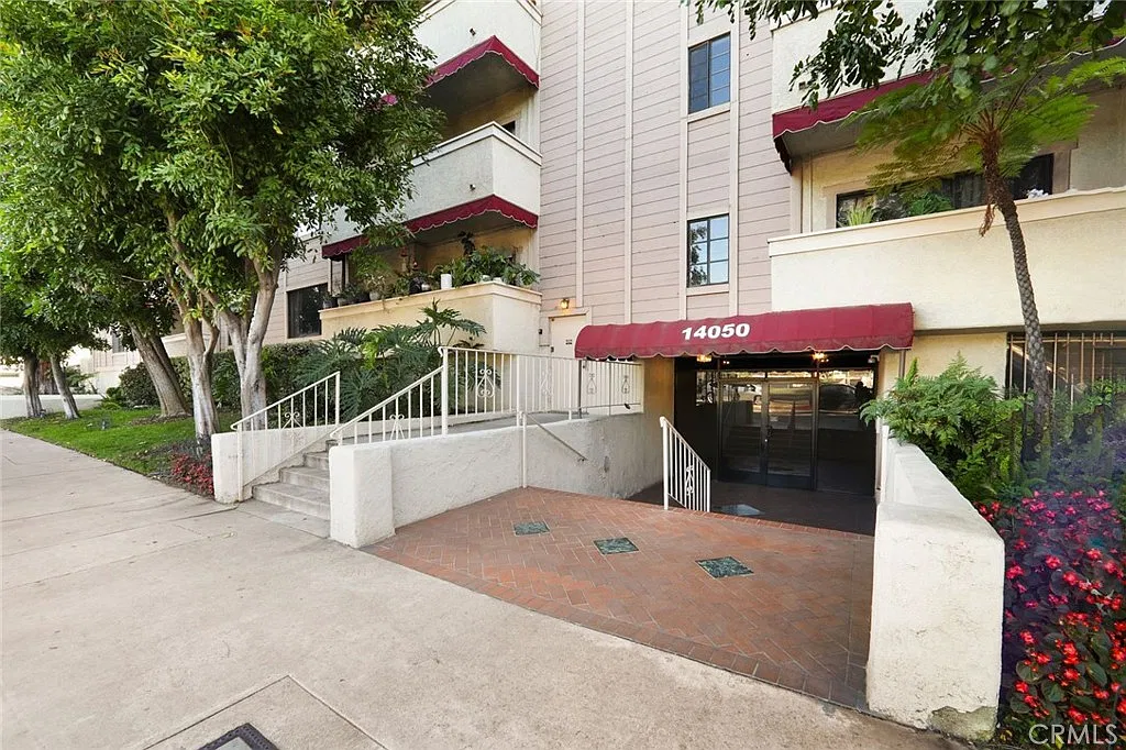 14050 Magnolia — Photo 1