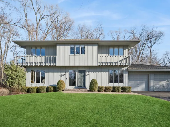 9620 Fox Shores Dr, Algonquin, IL 60102